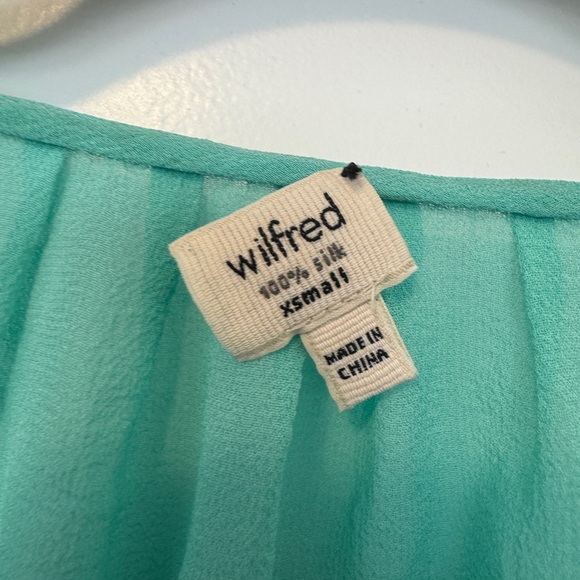 ⭐️3 for $15⭐️ Wilfred Button down 100% silk tank top Aqua - Picture 2 of 4